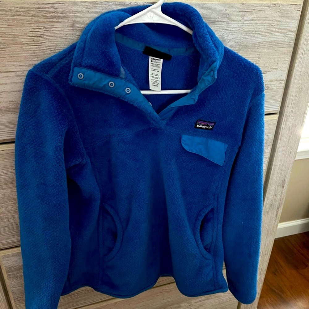 Royal blue women’s Patagonia pullover